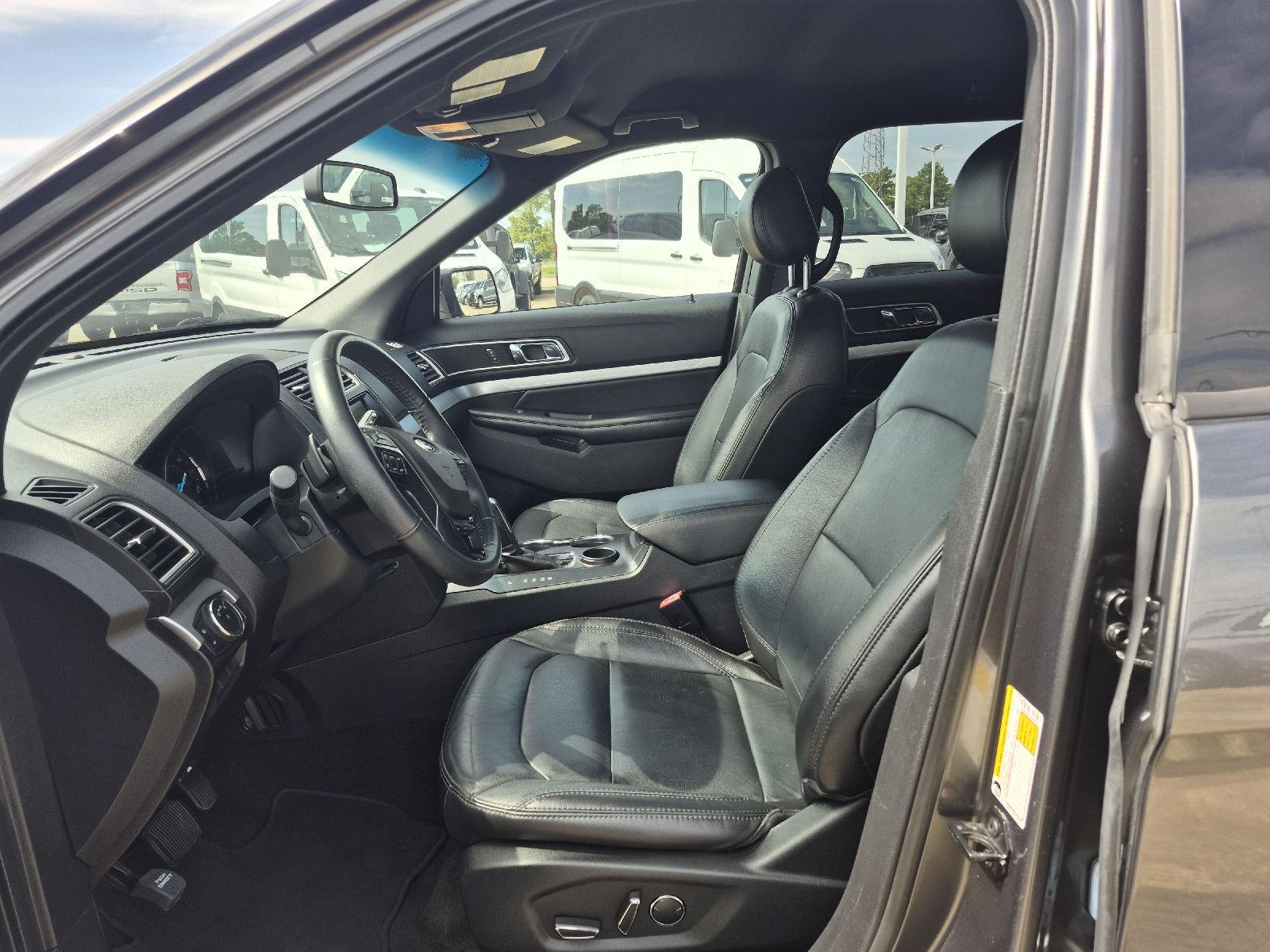 Used 2017 Ford Explorer - photo 2