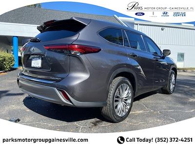 Used 2023 Toyota Highlander - photo 1
