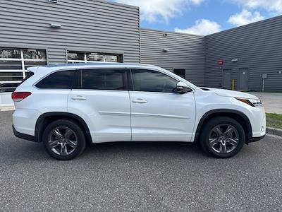 Used 2017 Toyota Highlander - photo 1