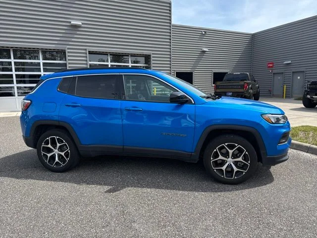 Used 2024 Jeep Compass - photo 2