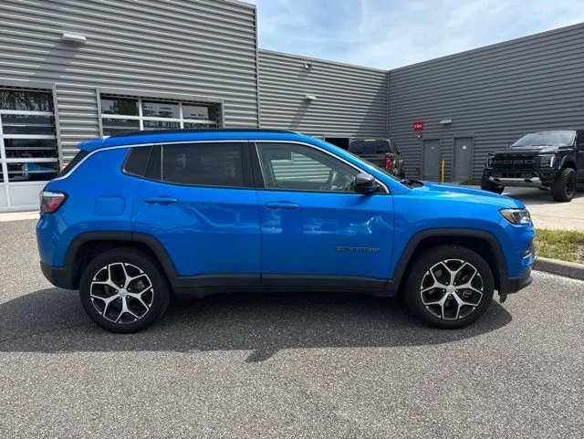 Used 2024 Jeep Compass - photo 3