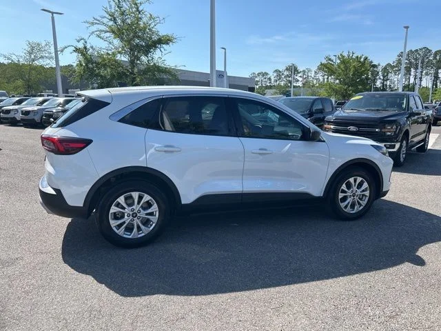 Used 2024 Ford Escape - photo 2