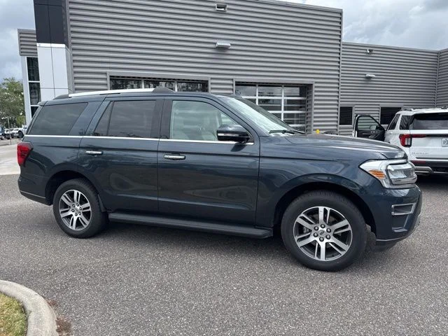 Used 2024 Ford Expedition - photo 2