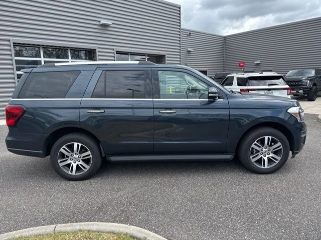 Used 2024 Ford Expedition - photo 5