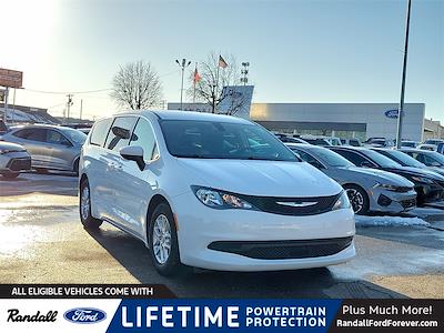 Used 2022 Chrysler Voyager - photo 1