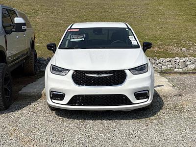 Used 2024 Chrysler Pacifica - photo 1