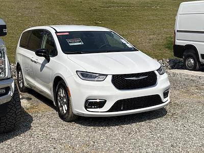 Used 2024 Chrysler Pacifica - photo 1