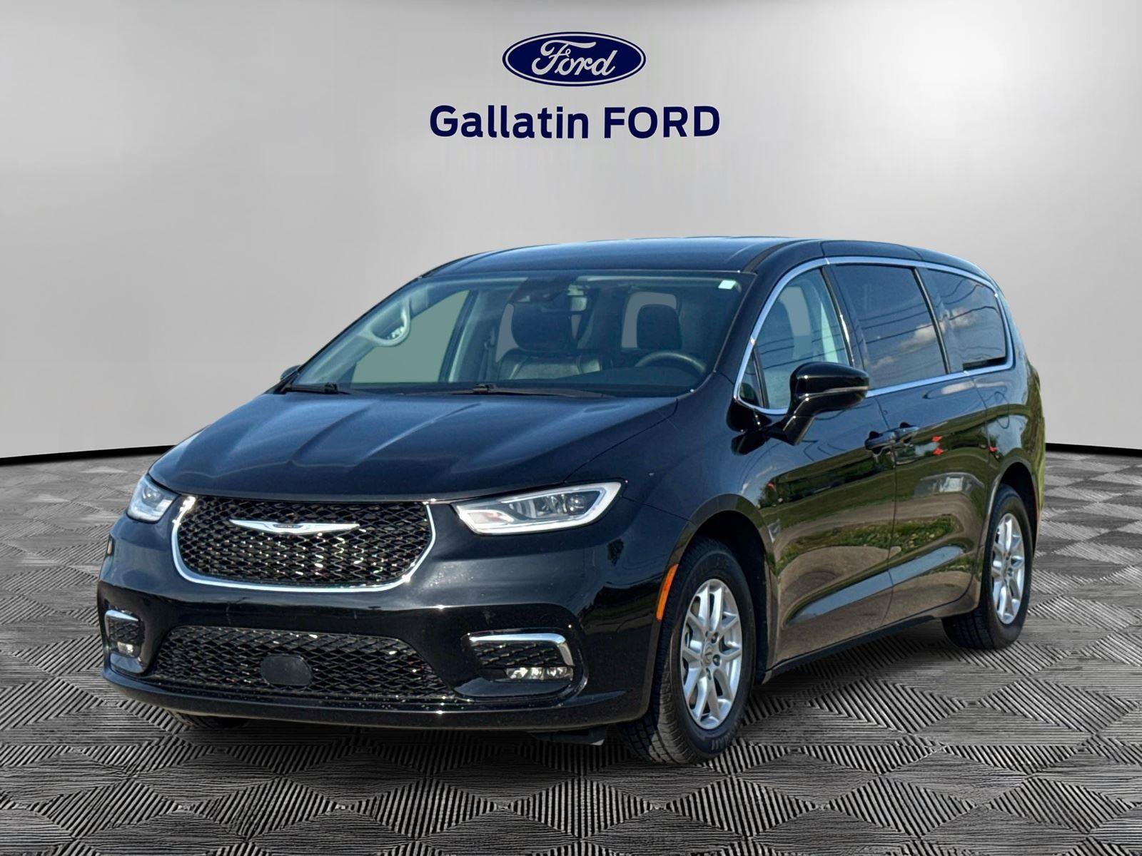 Used 2024 Chrysler Pacifica - photo 33