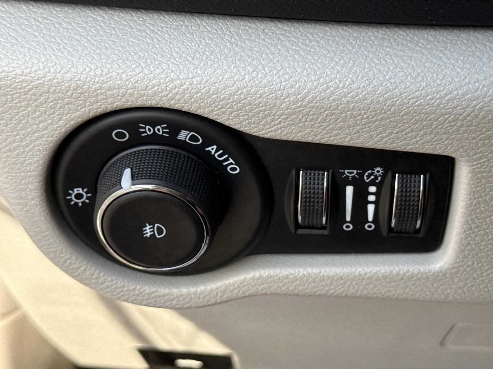 Used 2024 Chrysler Pacifica - photo 19