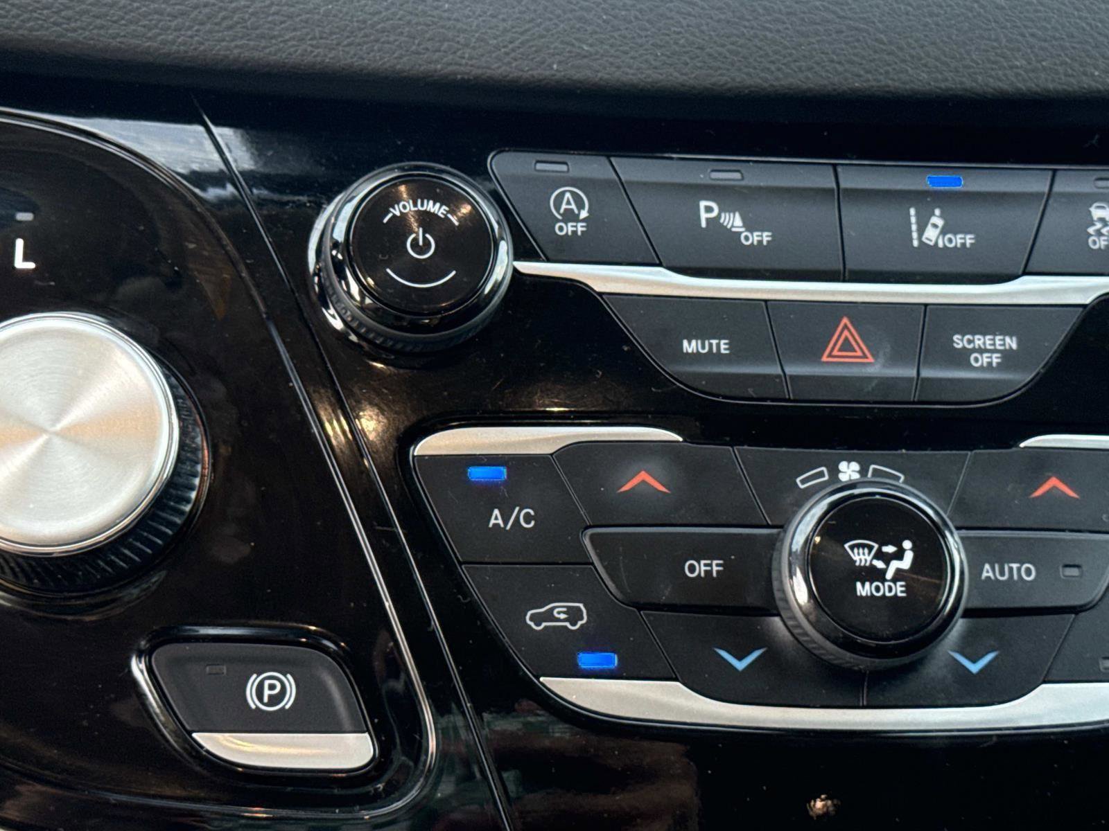 Used 2024 Chrysler Pacifica - photo 27