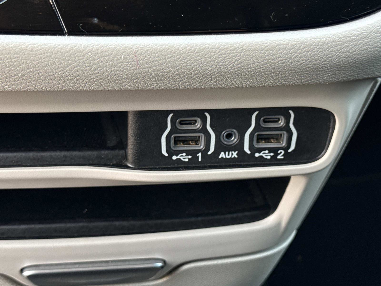 Used 2024 Chrysler Pacifica - photo 29