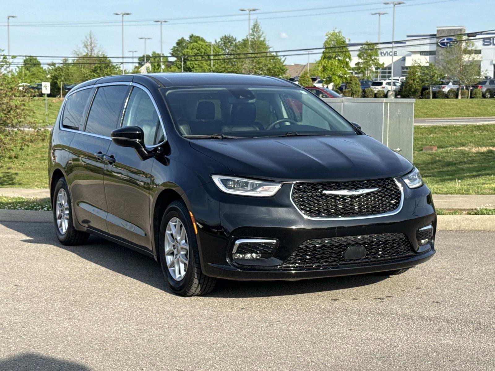 Used 2024 Chrysler Pacifica - photo 1