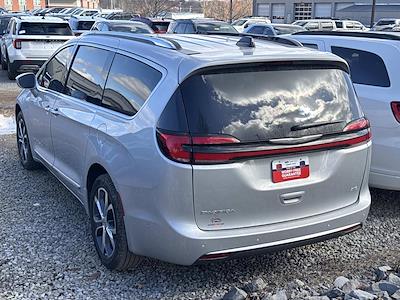 Used 2024 Chrysler Pacifica - photo 1