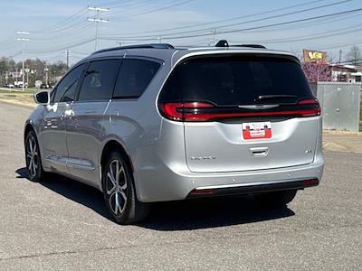 Used 2024 Chrysler Pacifica - photo 1
