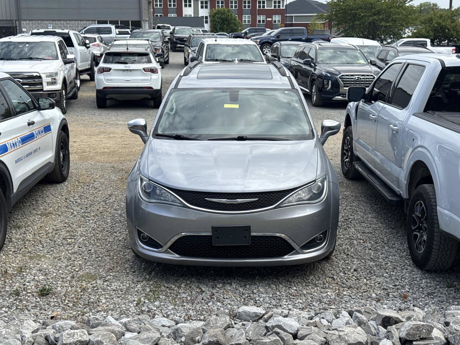 Used 2020 Chrysler Pacifica - photo 2