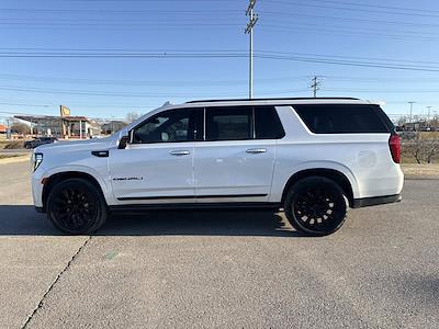 Used 2022 GMC Yukon XL - photo 1