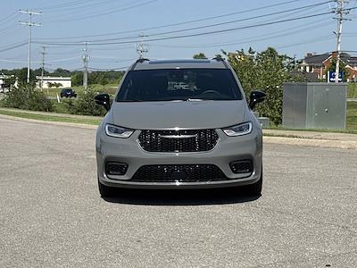 2025 Chrysler Pacifica FWD Minivan for sale #F516426 - photo 2