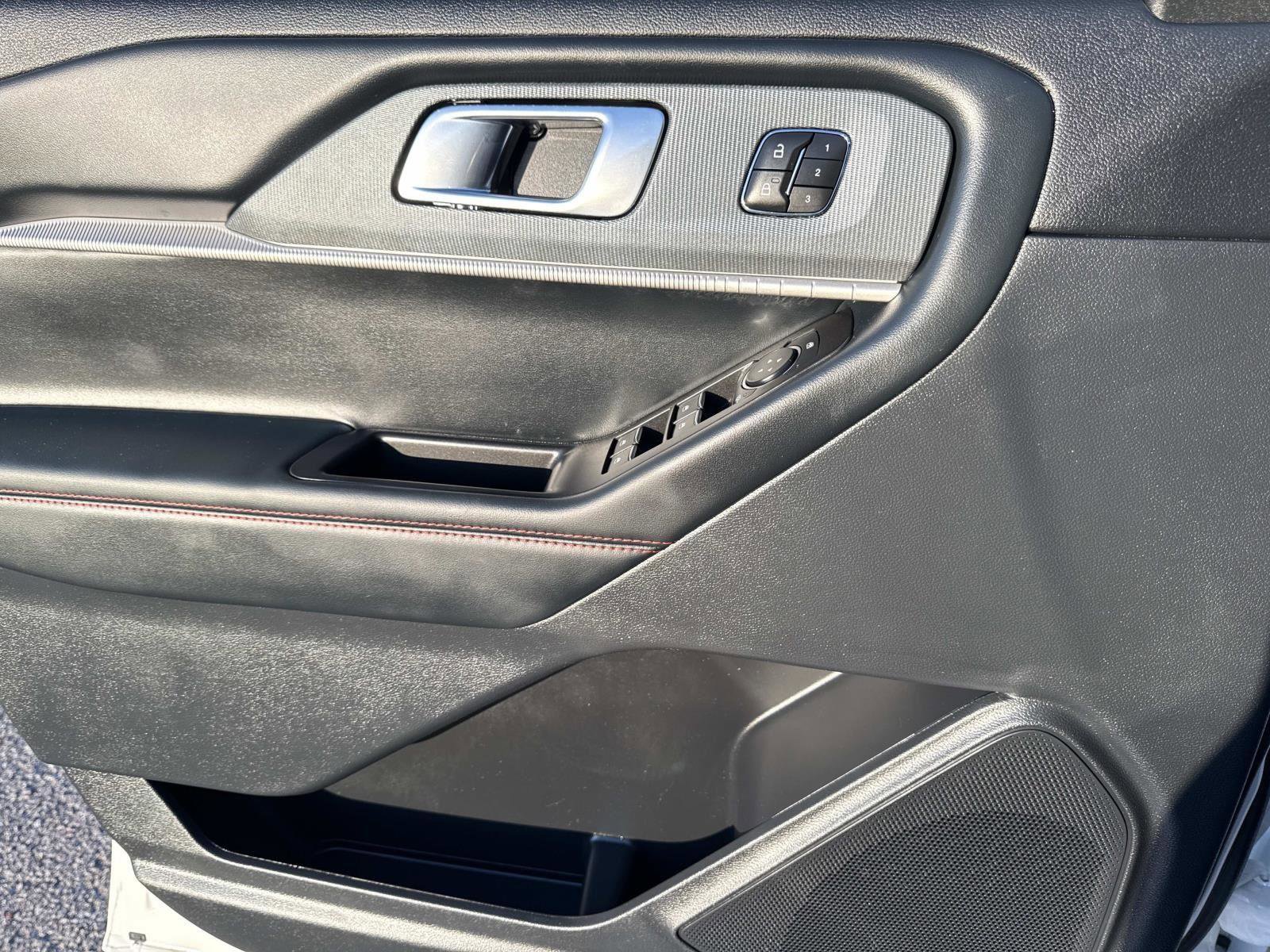 Used 2026 Ford Explorer - photo 15