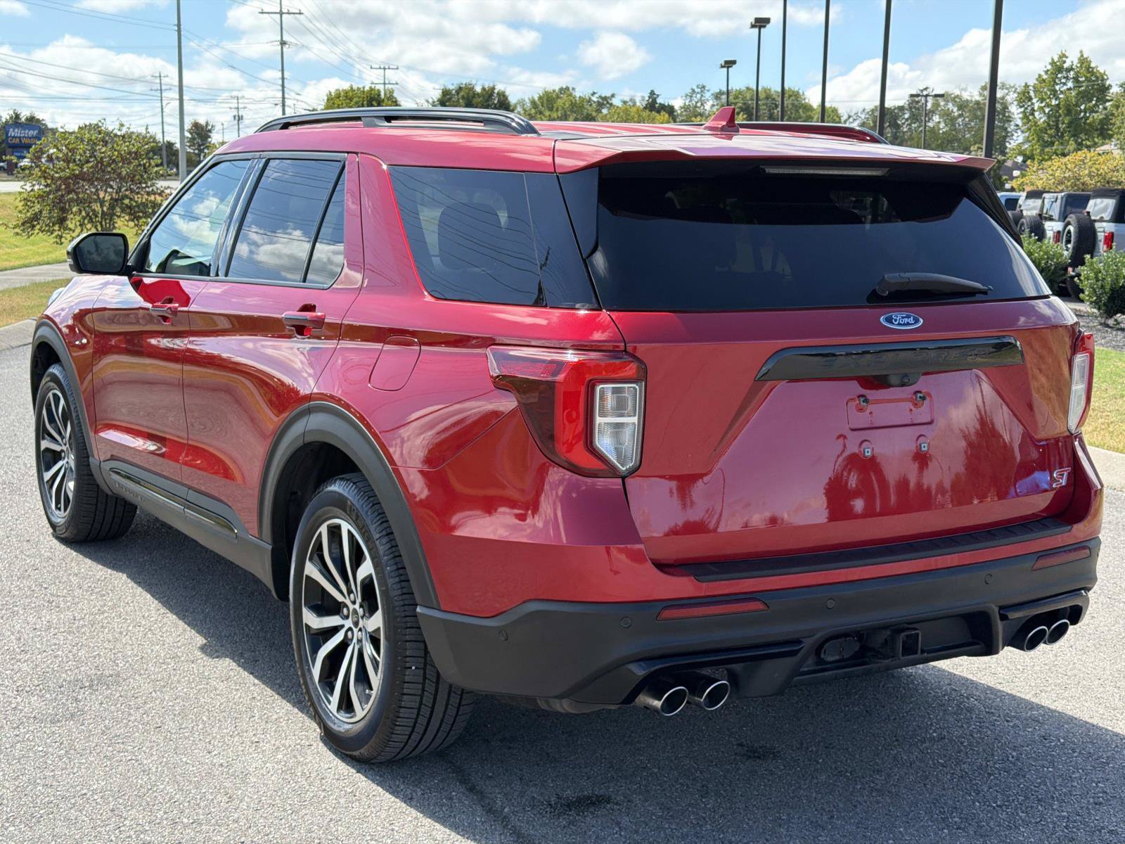 Used 2020 Ford Explorer - photo 2