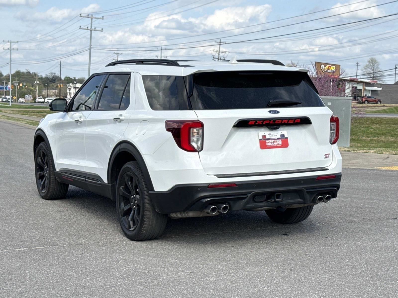 Used 2024 Ford Explorer - photo 2
