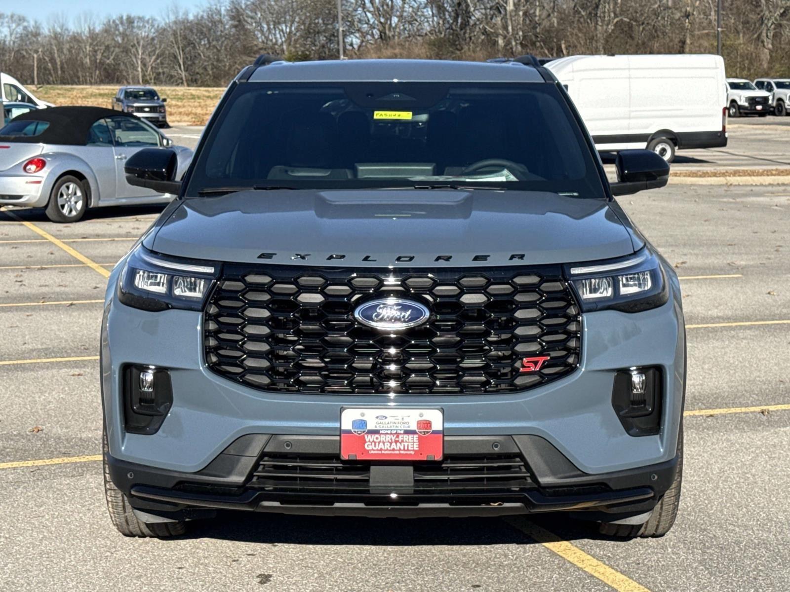 Used 2026 Ford Explorer - photo 2