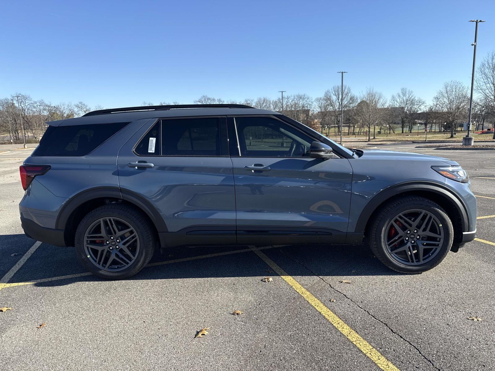Used 2026 Ford Explorer - photo 6