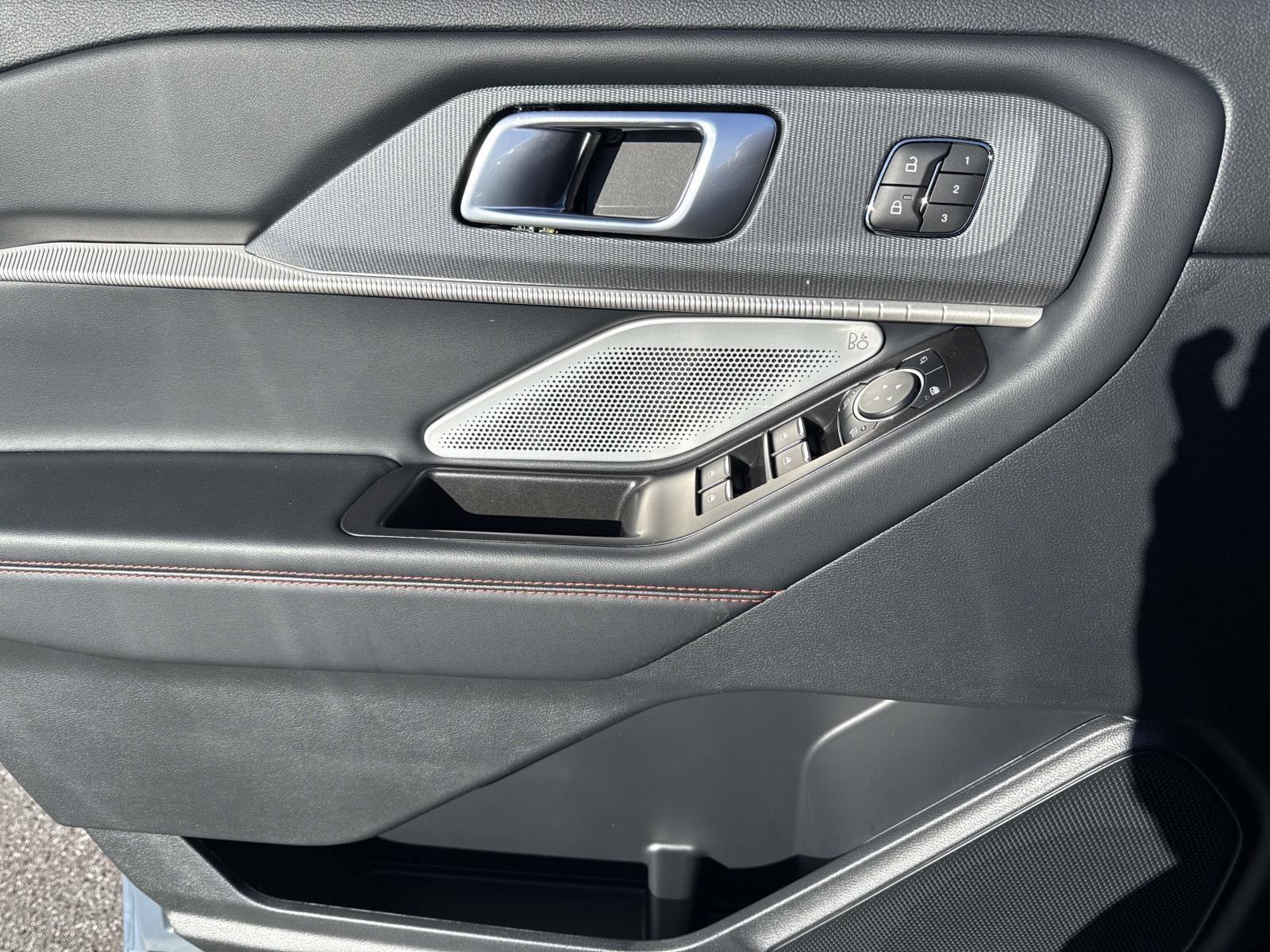Used 2026 Ford Explorer - photo 11