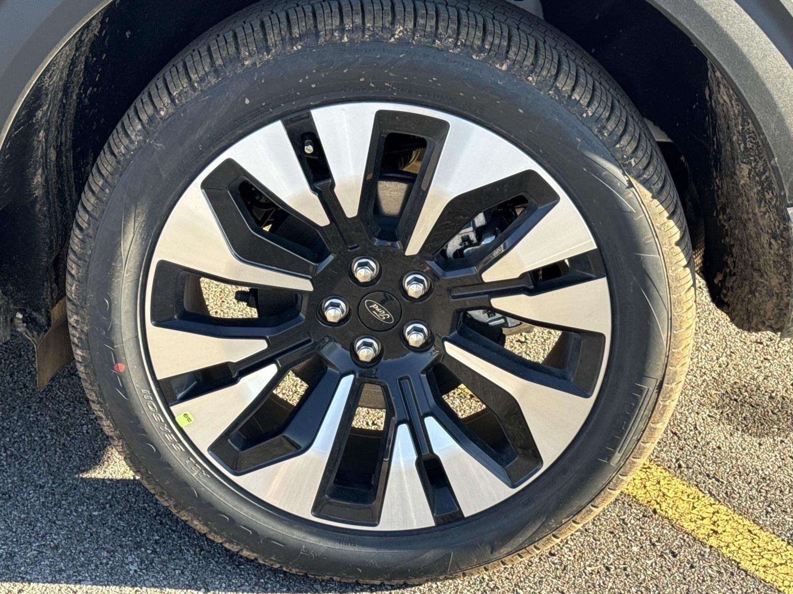 Used 2026 Ford Explorer - photo 11