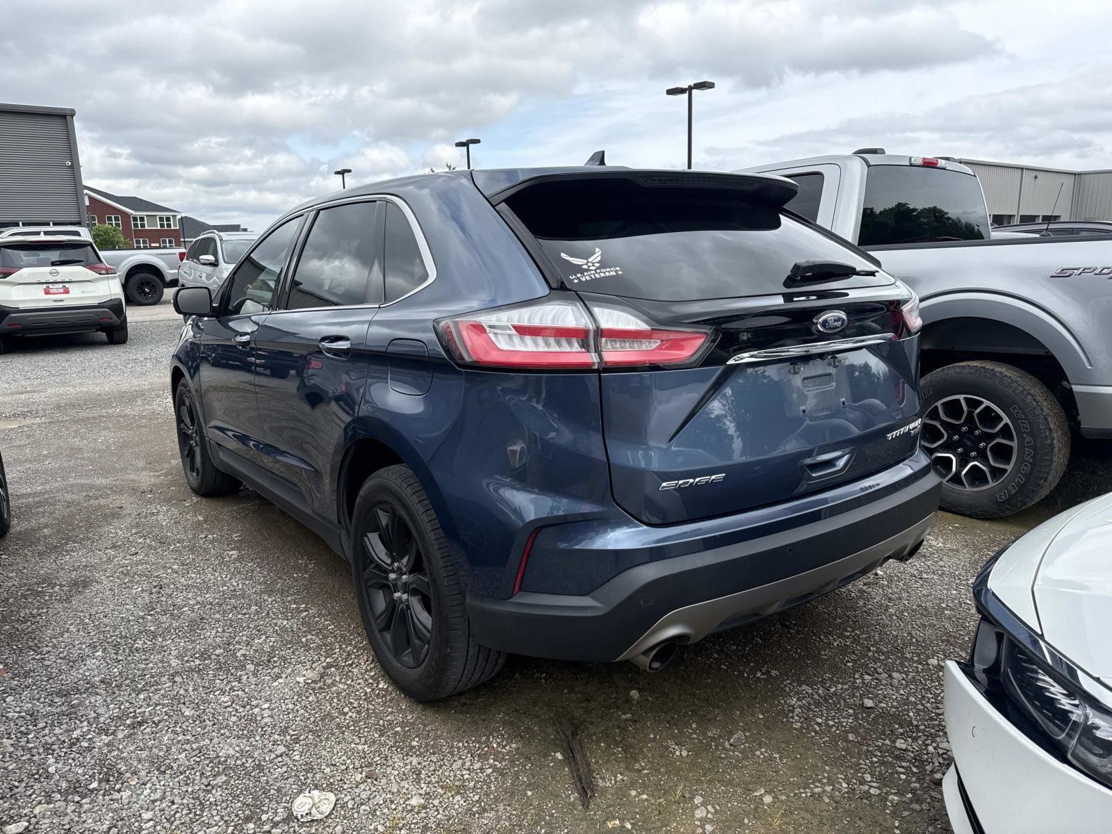 Used 2019 Ford Edge - photo 2