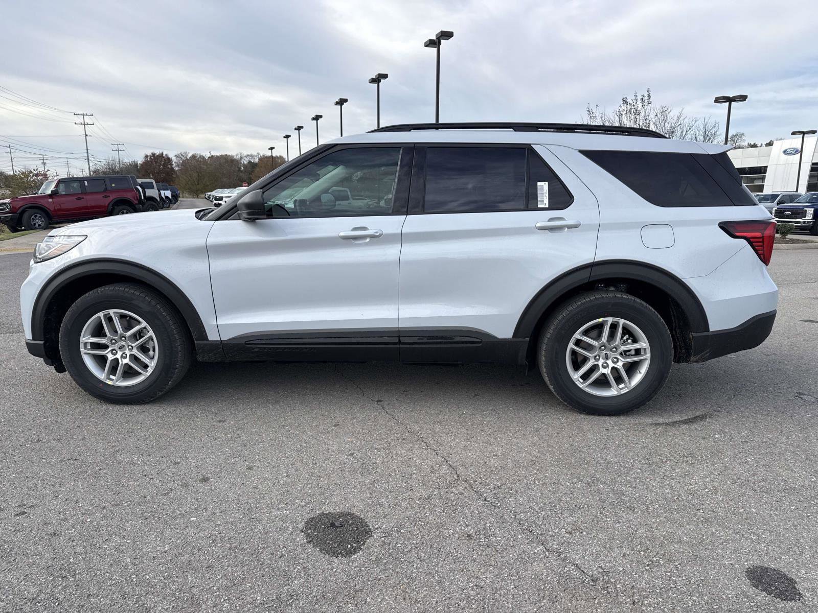 Used 2026 Ford Explorer - photo 10