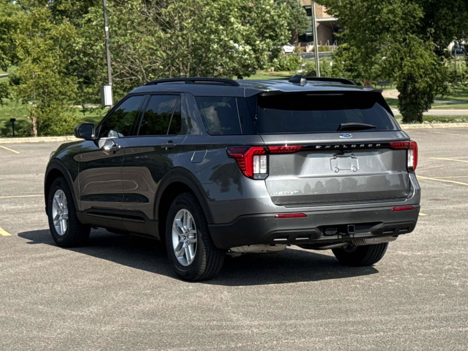 New 2026 Ford Explorer - photo 2