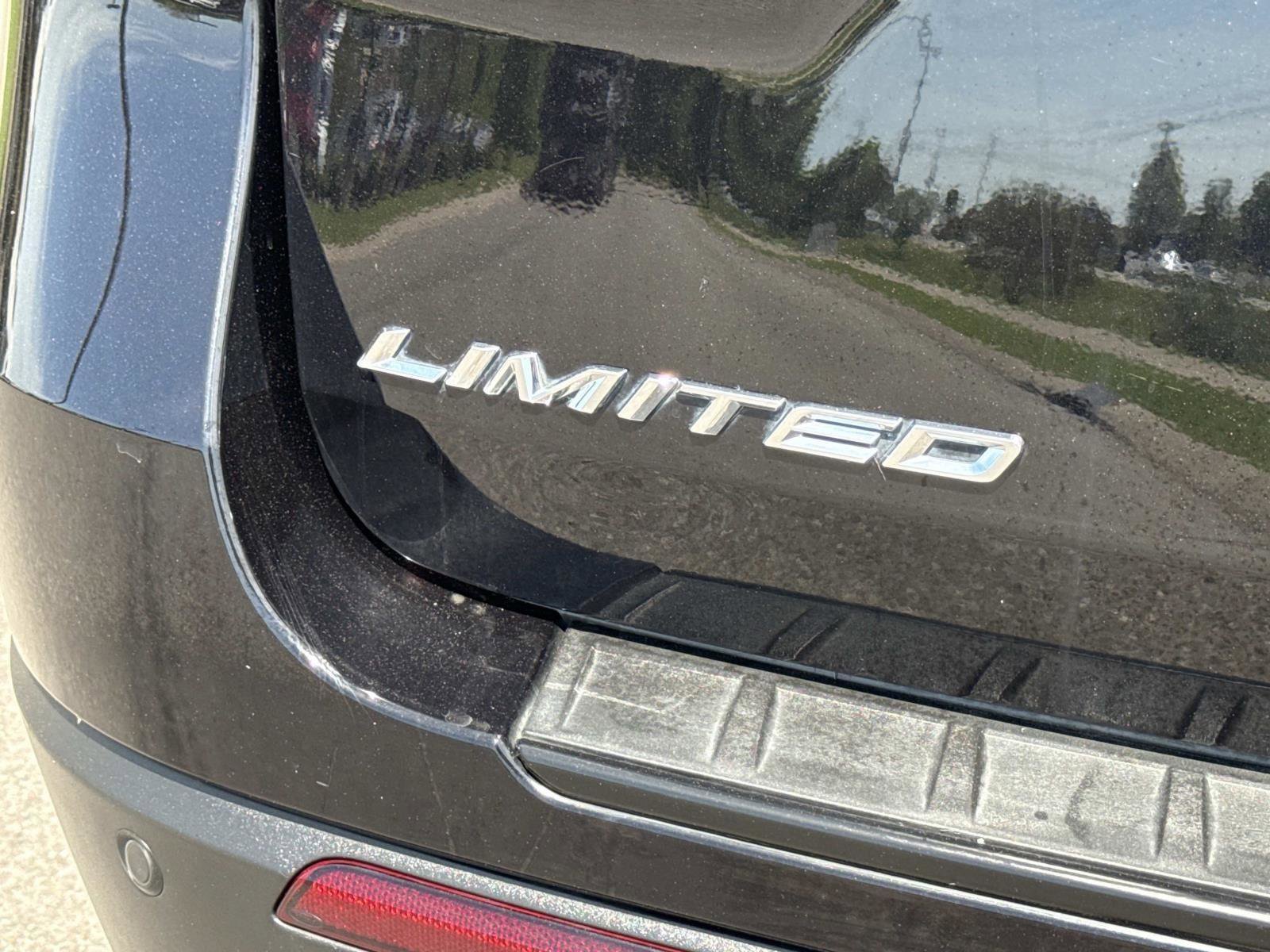 Used 2020 Ford Explorer - photo 8