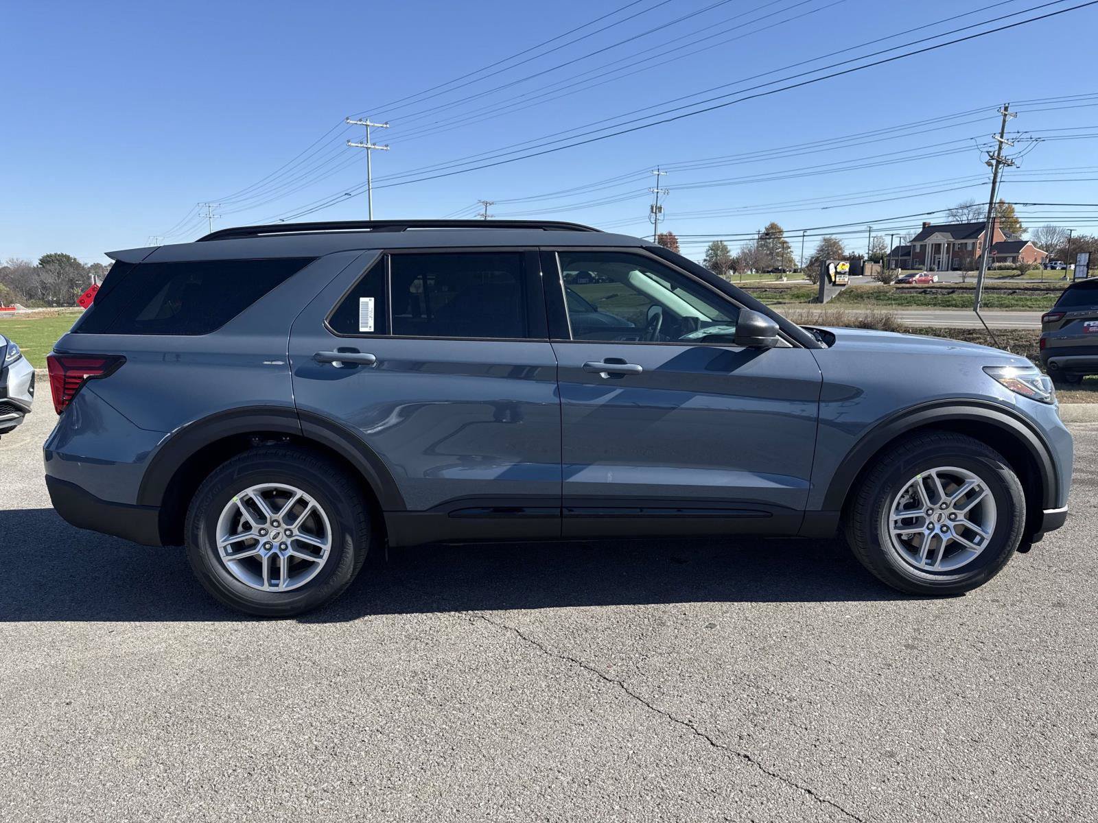 New 2026 Ford Explorer - photo 2