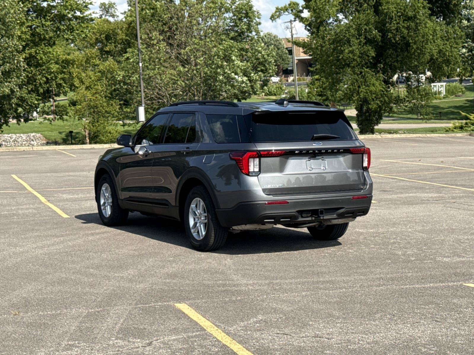 New 2026 Ford Explorer - photo 2