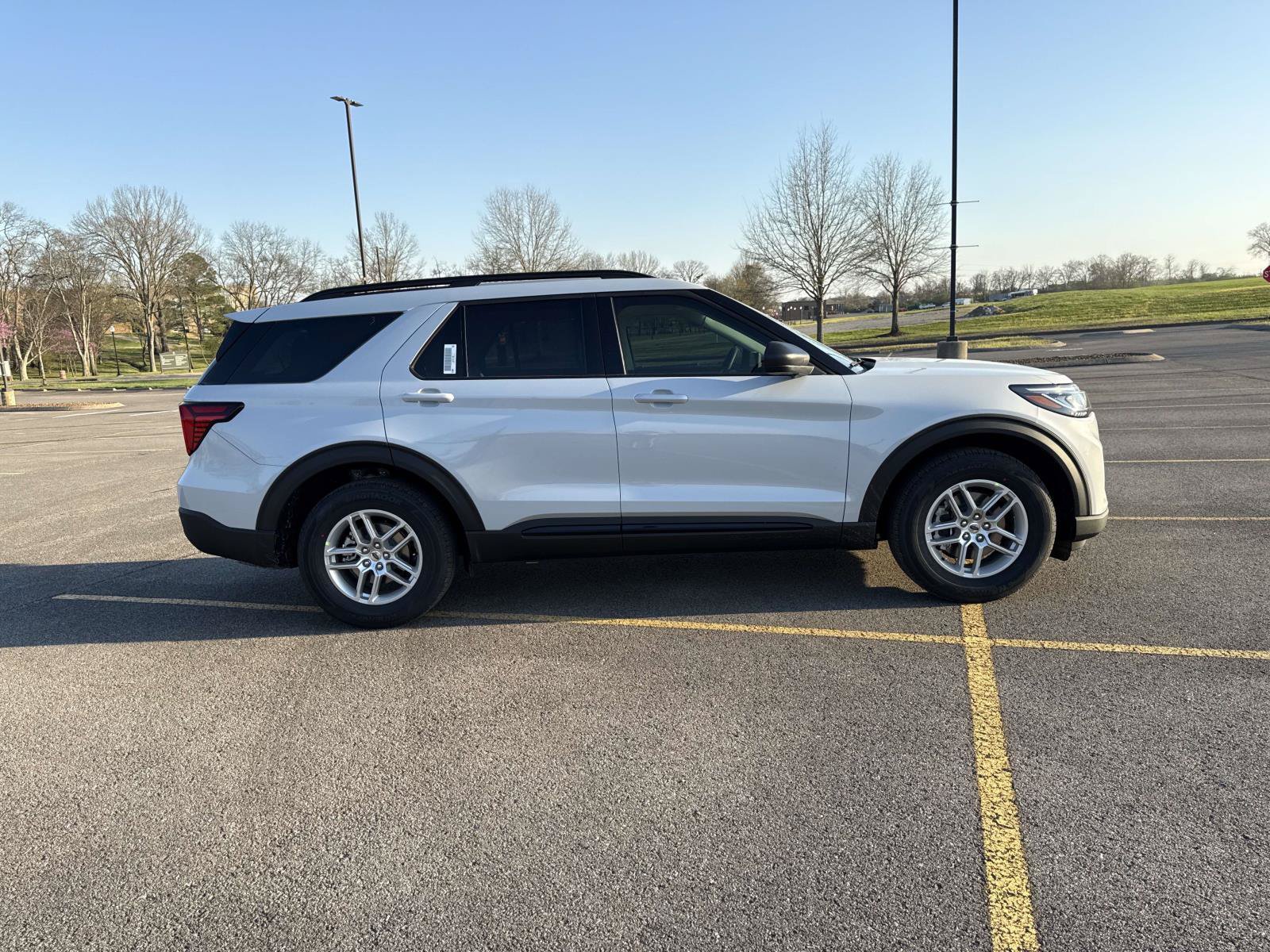 New 2026 Ford Explorer - photo 2