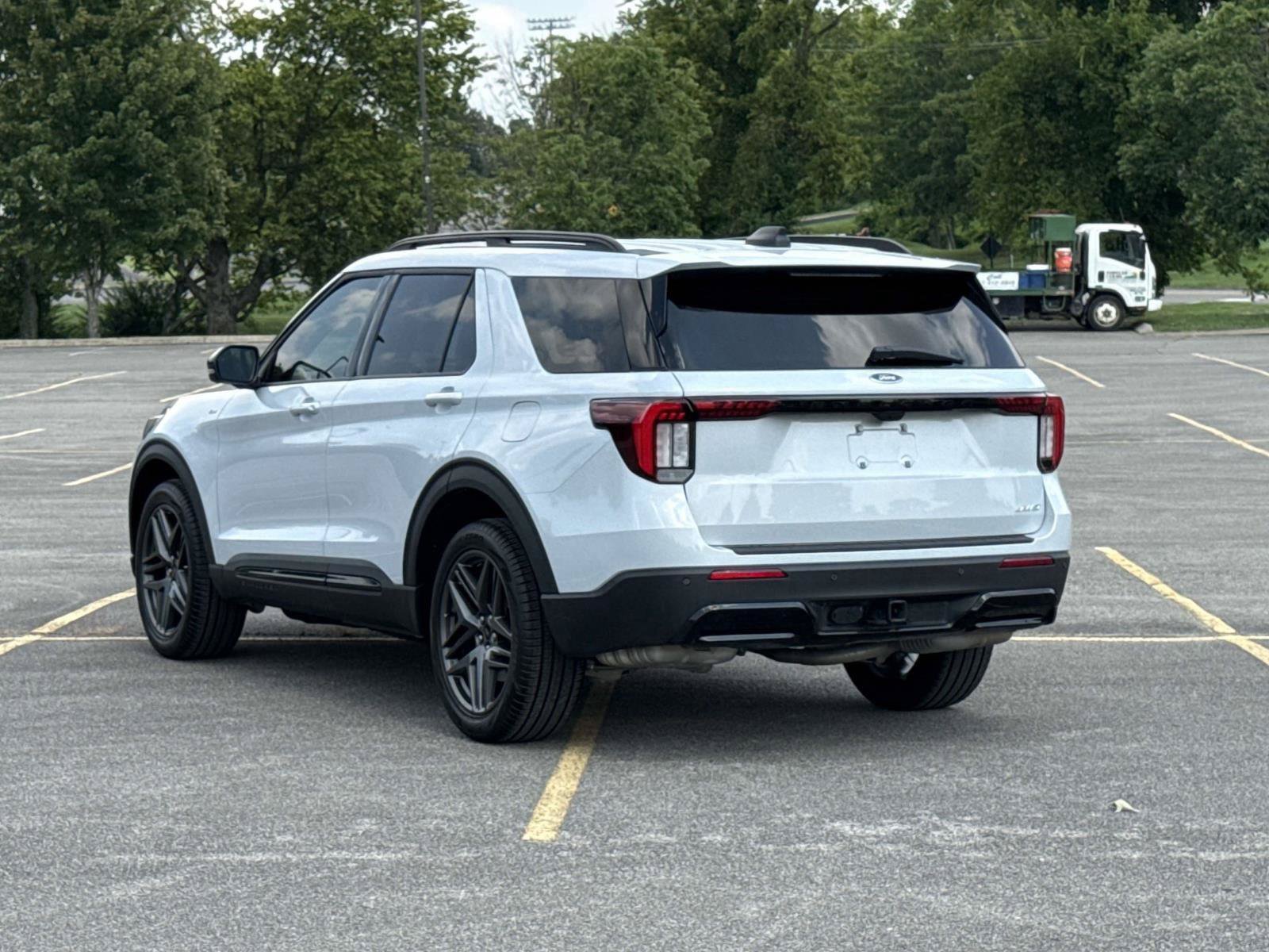 New 2027 Ford Explorer - photo 2
