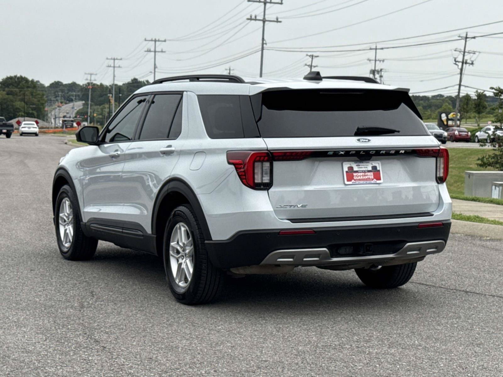 New 2027 Ford Explorer - photo 2