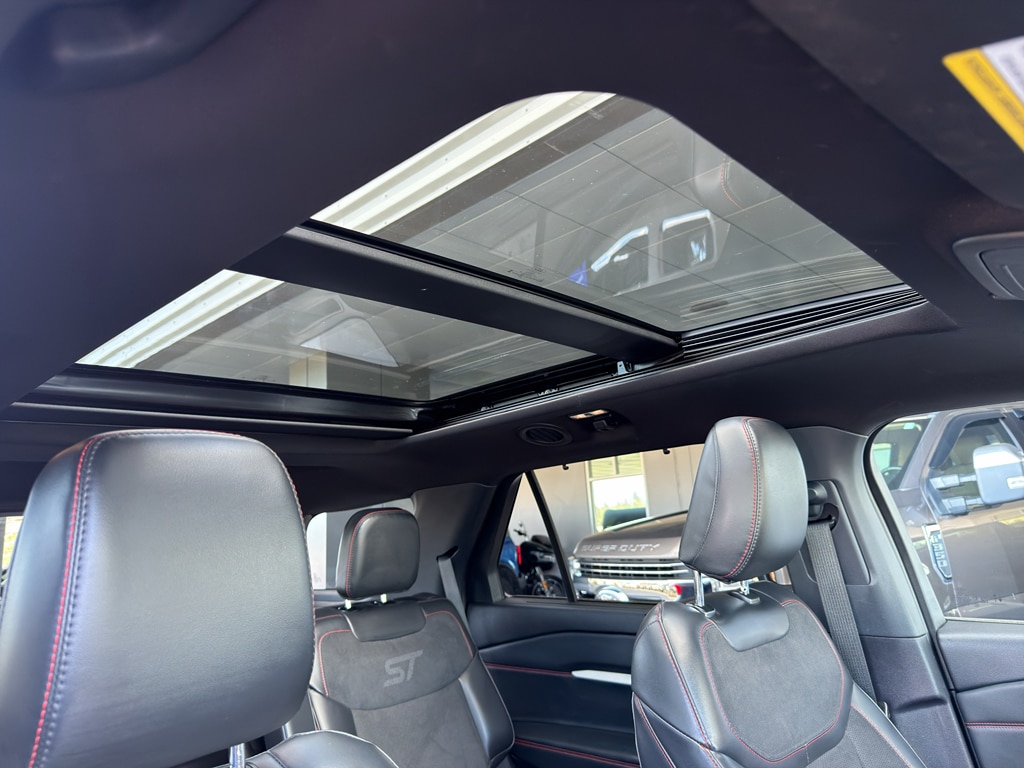 Used 2025 Ford Explorer - photo 14