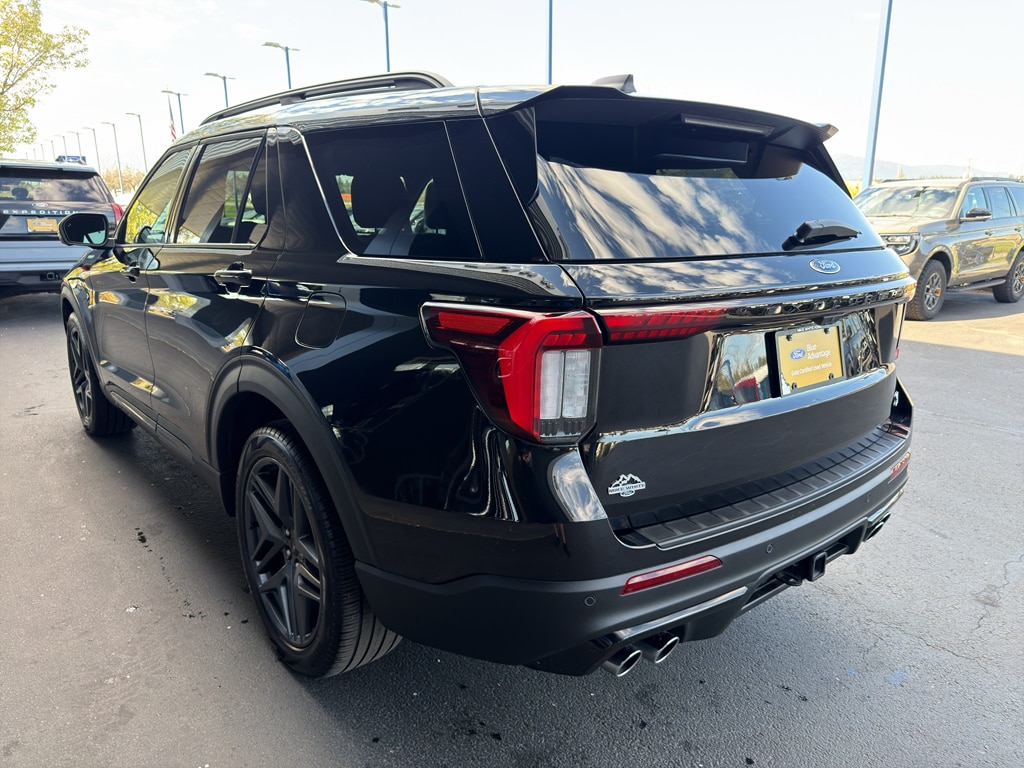 Used 2025 Ford Explorer - photo 2