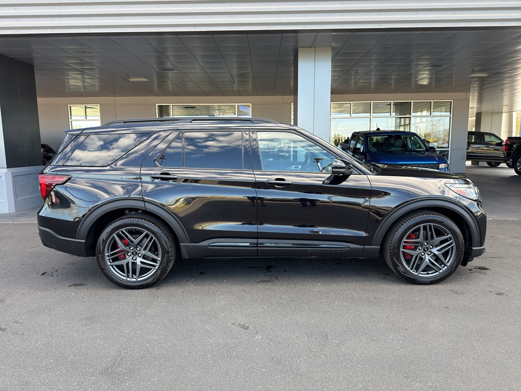 Used 2025 Ford Explorer - photo 10