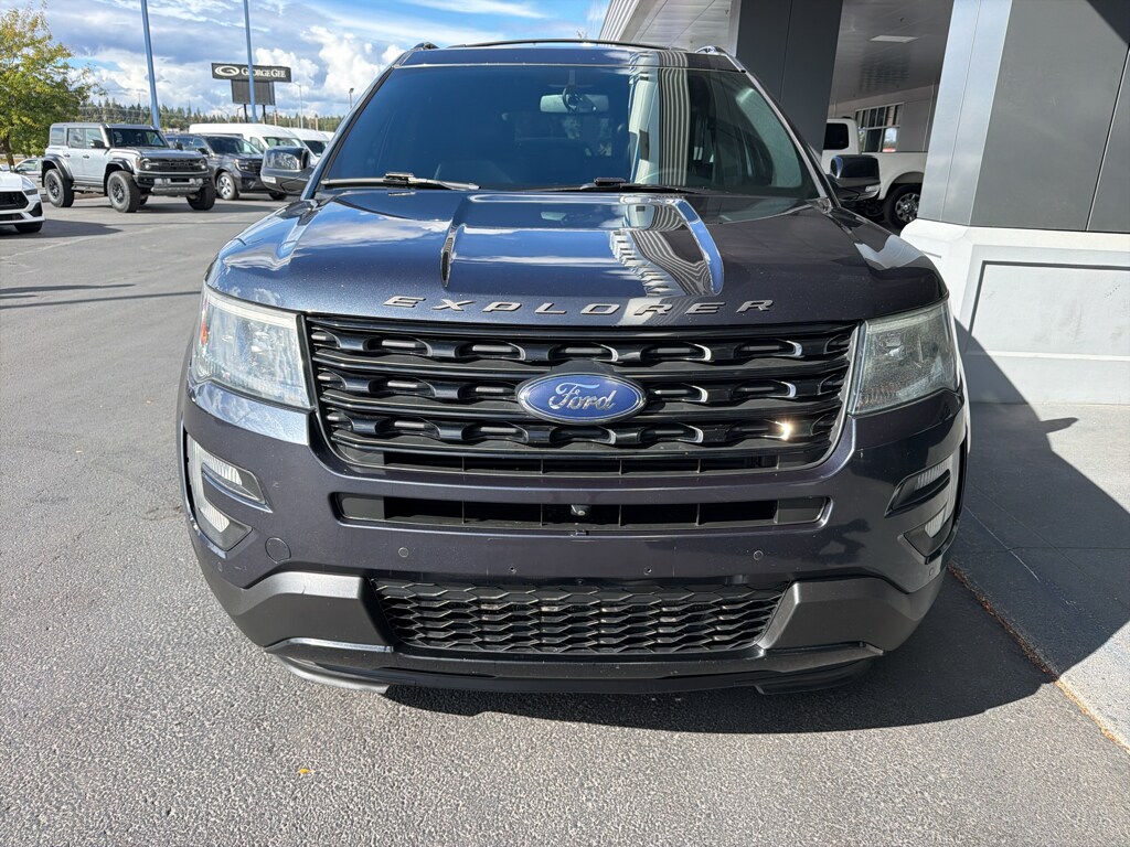 Used 2017 Ford Explorer - photo 2