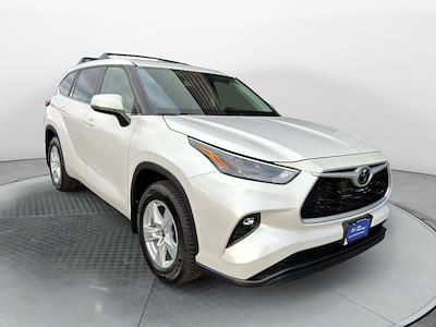 Used 2023 Toyota Highlander - photo 1