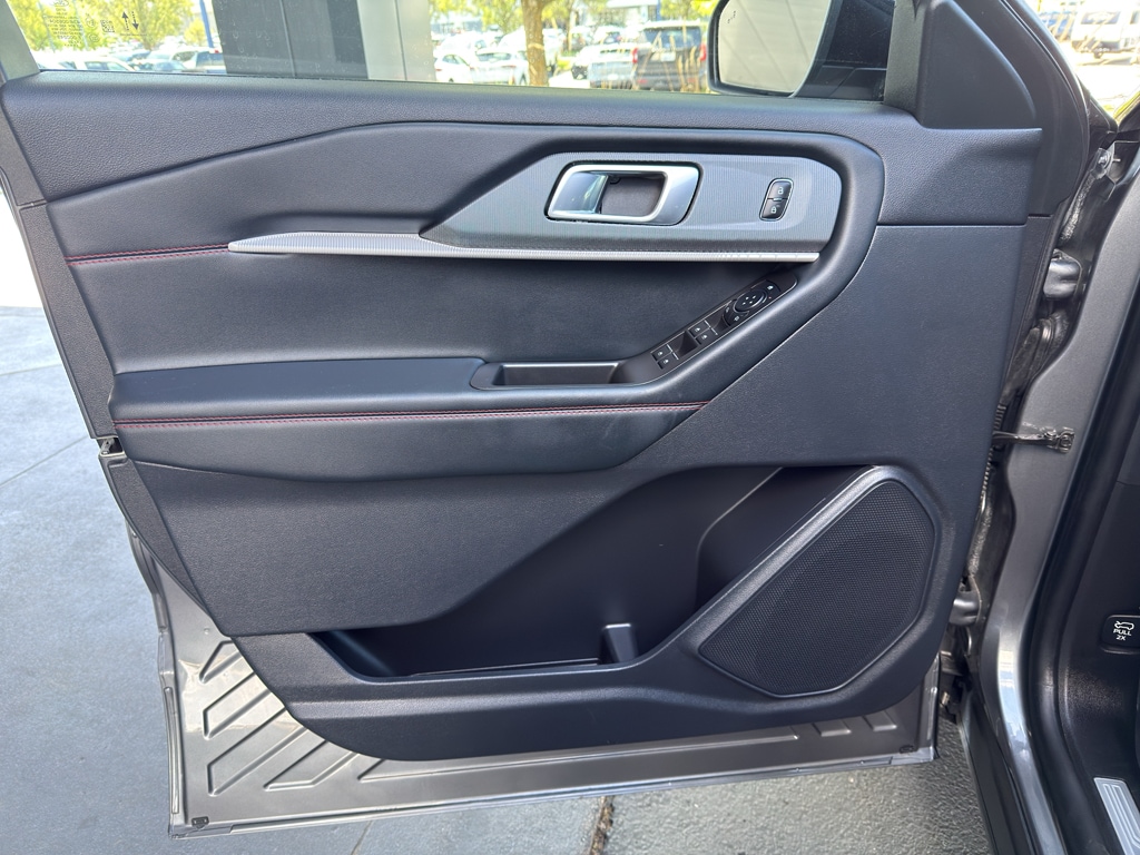 Used 2025 Ford Explorer - photo 17