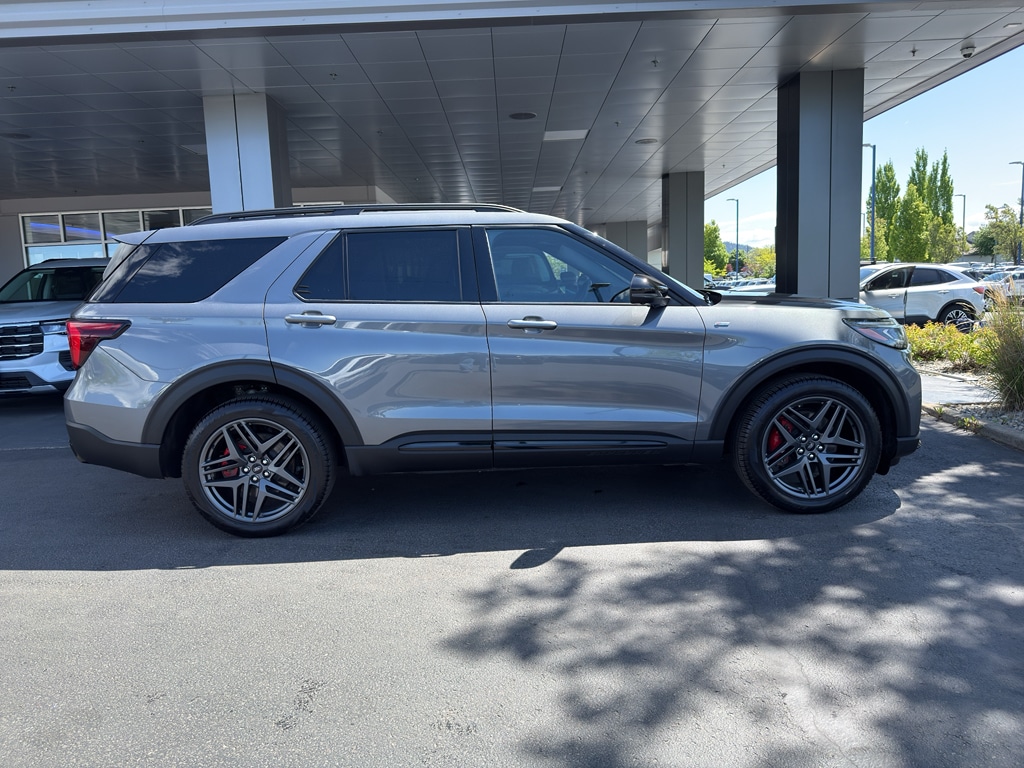 Used 2025 Ford Explorer - photo 6