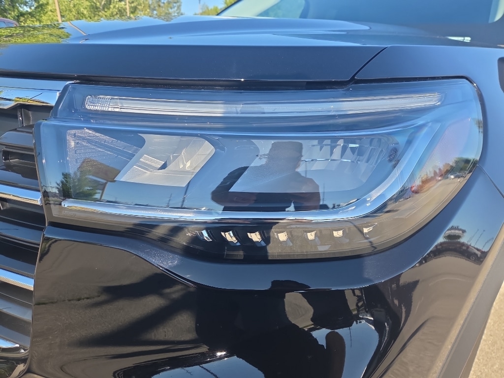 Used 2025 Ford Explorer - photo 5