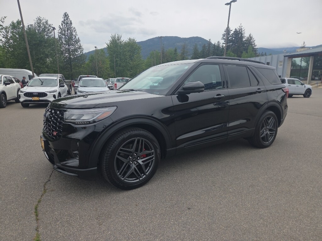 Used 2025 Ford Explorer - photo 2