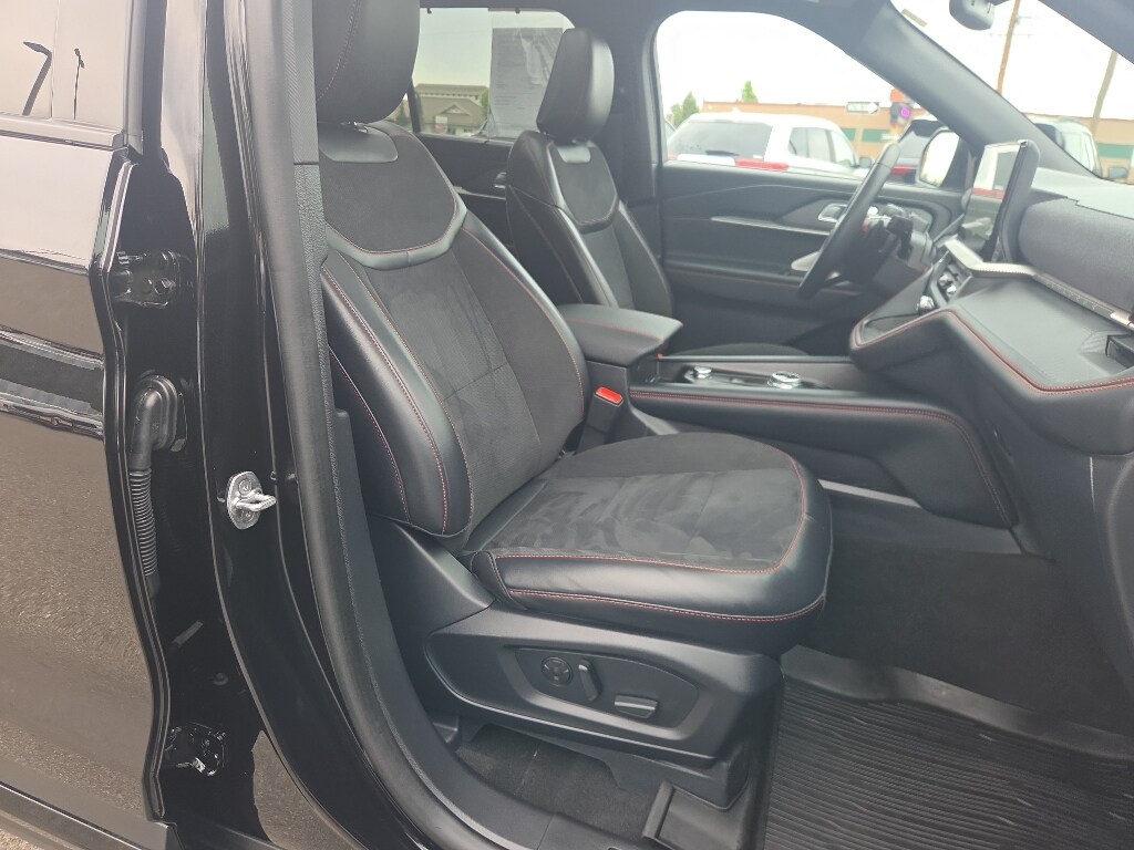 Used 2025 Ford Explorer - photo 36