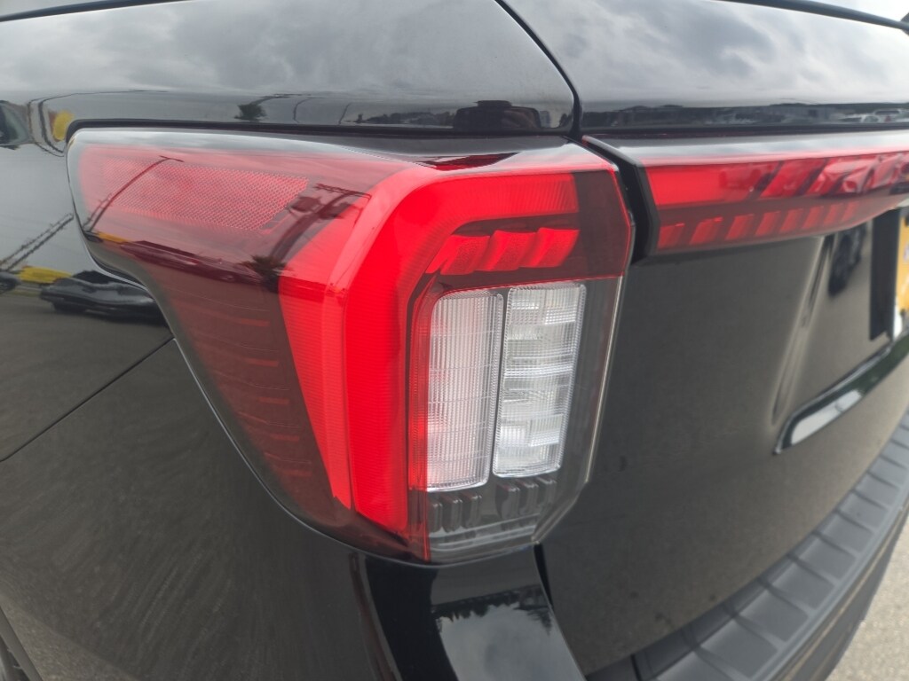 Used 2025 Ford Explorer - photo 8