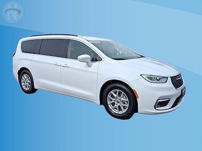 Used 2022 Chrysler Pacifica - photo 2