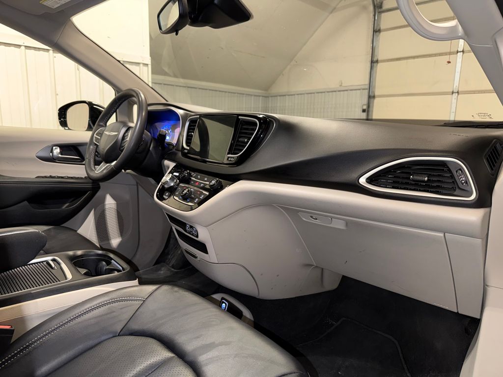 Used 2024 Chrysler Pacifica - photo 30